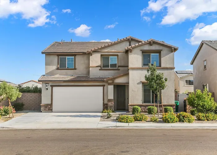 Lagoon 7Br Desert Gem W Huge Pool, Spa Gameroom